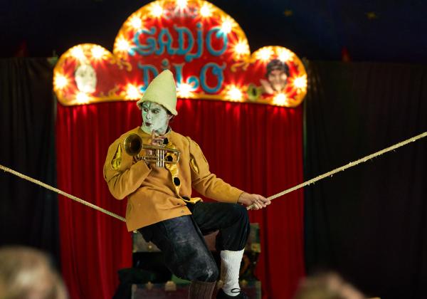 Bram De Laere in zijn Gadjo Dilo Circus