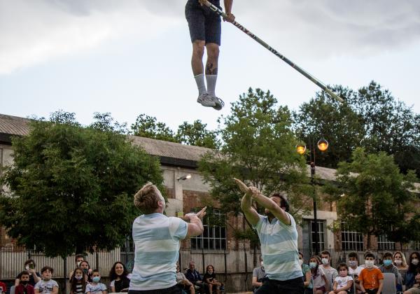 Circusartiesten in de open lucht
